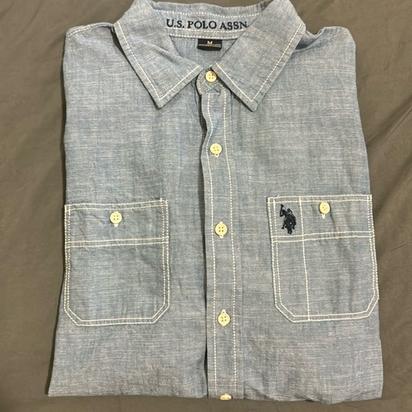 Button up - Picture 1 of 1